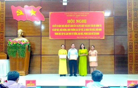 Nam Trà My tuyên dương tập thể, cá nhân học và làm theo Bác